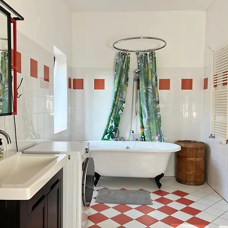 Grosszuegige Gutshaus-wohnung Nahe Saale Und Elbe